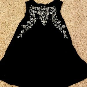 Black and white patterned flowy tank top!